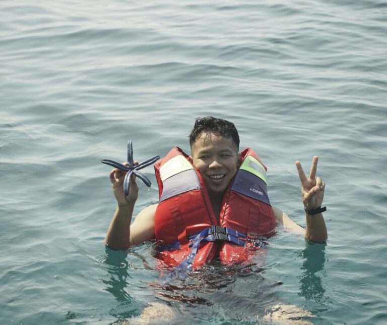 Explore Pantai Pink Lombok